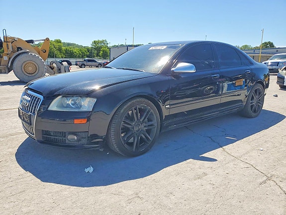 Audi S8 3 of 5