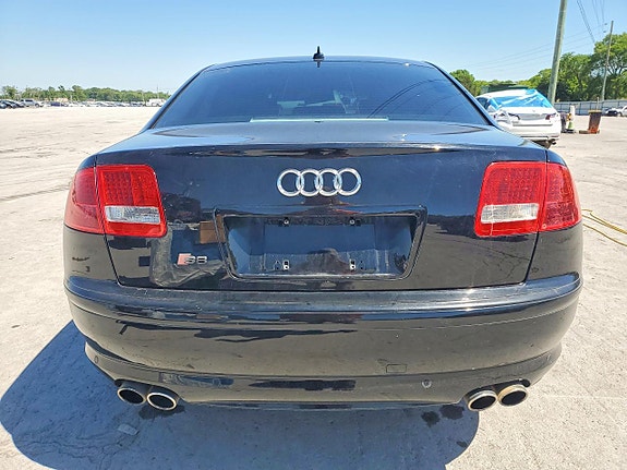 Audi S8 2 of 5