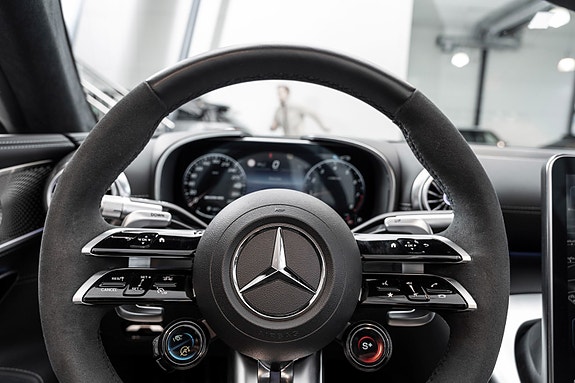 Mercedes-Benz SL63 13 of 30