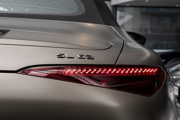 Mercedes-Benz SL63 15 of 30