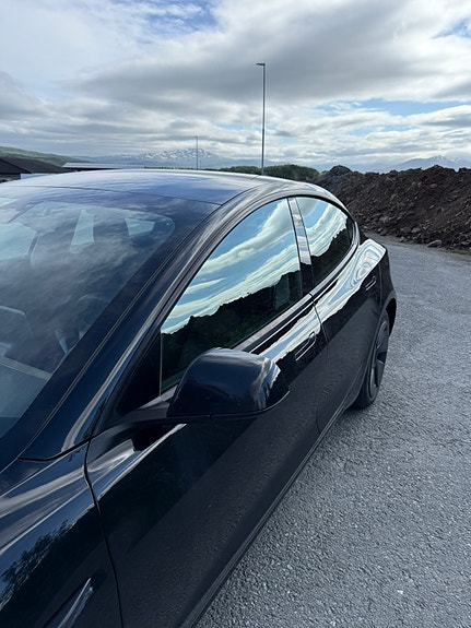 Tesla Model 3 3 of 5