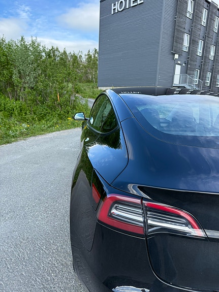 Tesla Model 3 2 of 5