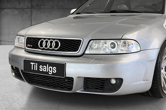 Audi RS4 2 of 5
