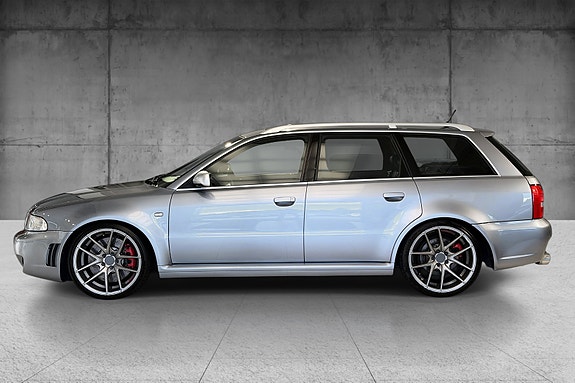 Audi RS4 3 of 5
