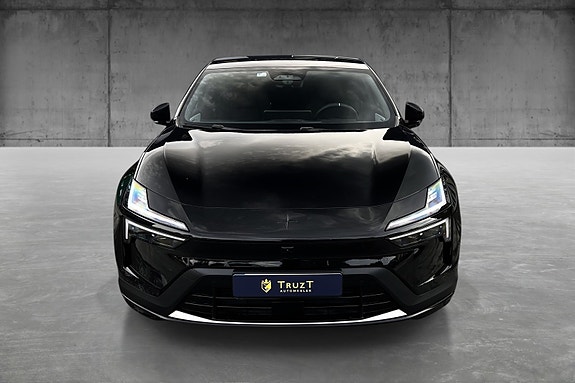 Polestar 4 5 of 5