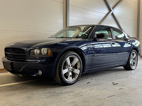 Dodge Charger 2 of 5