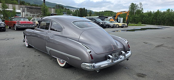 Oldsmobile Custom 17 of 30