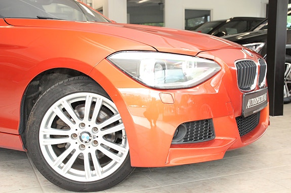 BMW 118i 3 of 5