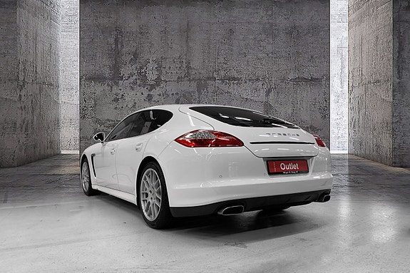 Porsche Panamera 4 of 5