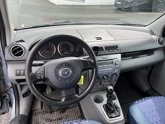 Mazda 2 15 of 15