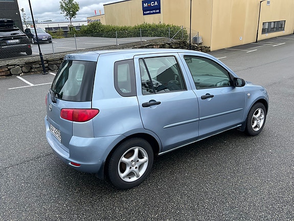 Mazda 2 3 of 5