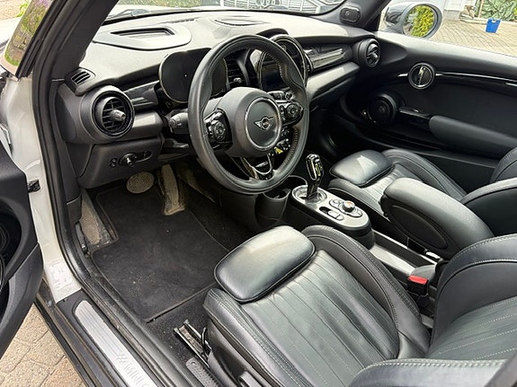 MINI Cooper SE 5 of 5