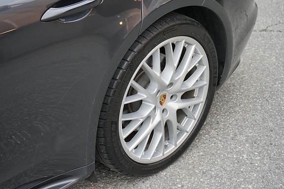 Porsche Panamera 4 of 5