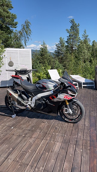 Aprilia RSV4 4 of 5