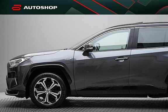 Toyota RAV4 Plug-in Hybrid 10 of 30