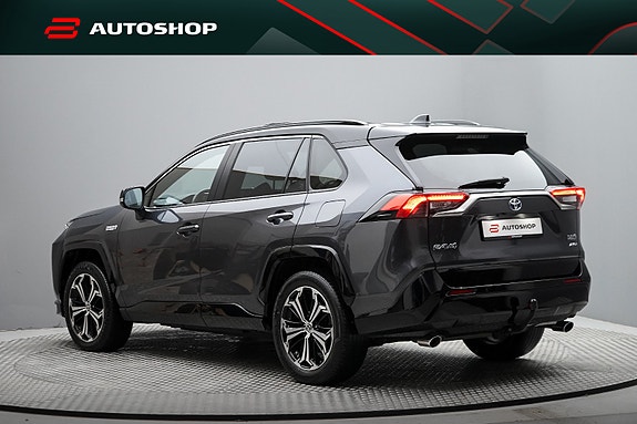 Toyota RAV4 Plug-in Hybrid 4 of 5