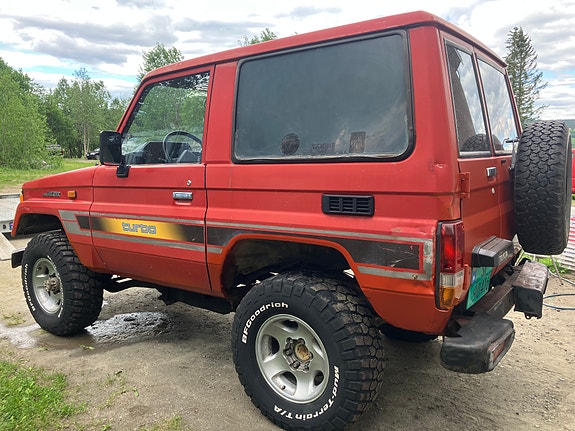 Toyota Land Cruiser 4 of 13