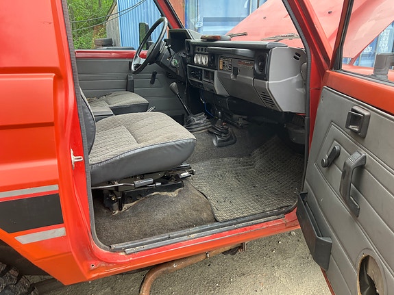 Toyota Land Cruiser 9 of 13