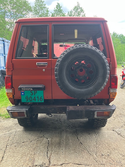 Toyota Land Cruiser 7 of 13