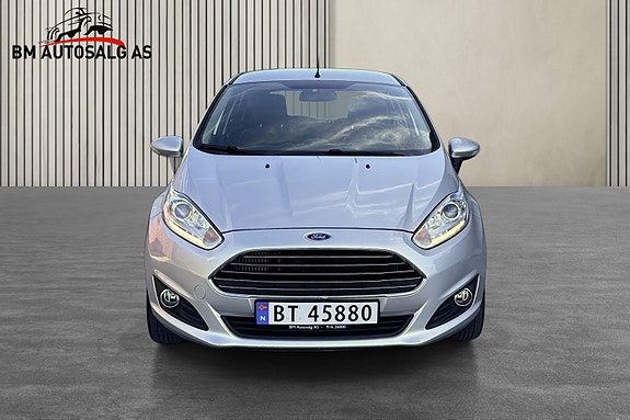Ford Fiesta 2 of 5