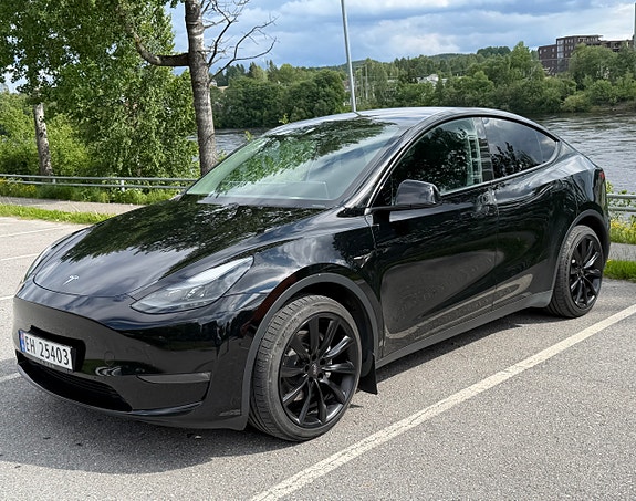 Tesla Model Y 2 of 5
