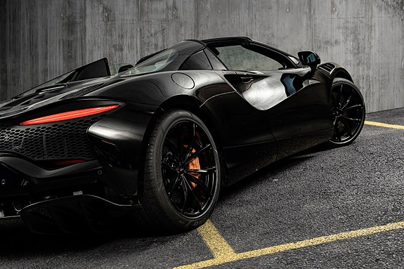 McLaren Artura 17 of 30