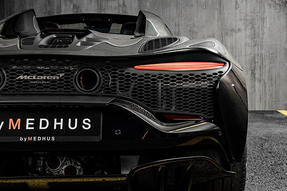 McLaren Artura 13 of 30