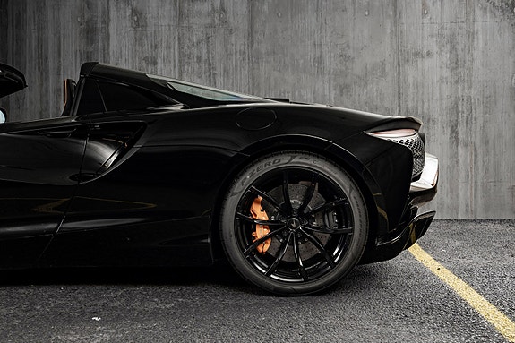 McLaren Artura 11 of 30