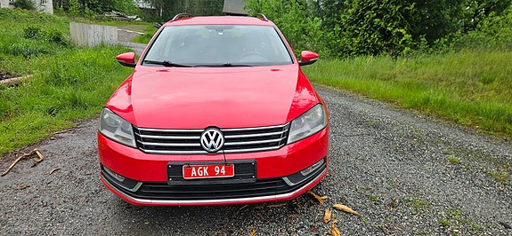 Volkswagen Passat 2 of 5