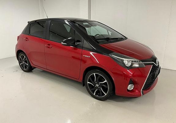 Toyota Yaris 2 of 17