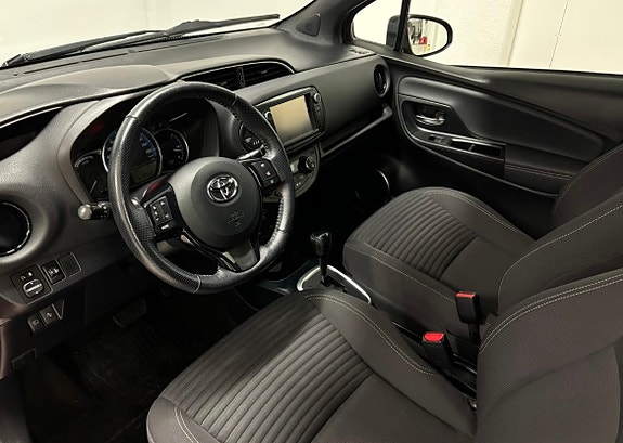Toyota Yaris 5 of 17