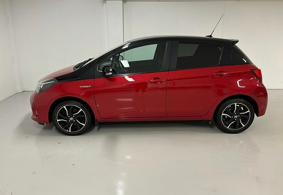 Toyota Yaris 4 of 17