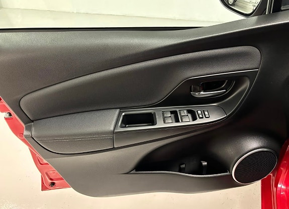 Toyota Yaris 15 of 17