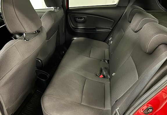 Toyota Yaris 7 of 17
