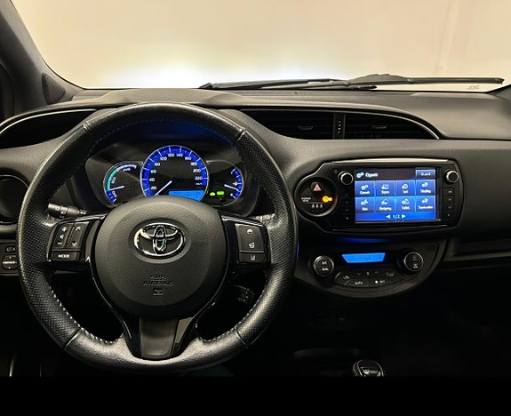 Toyota Yaris 13 of 17