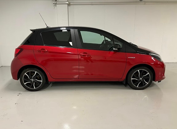 Toyota Yaris 3 of 17