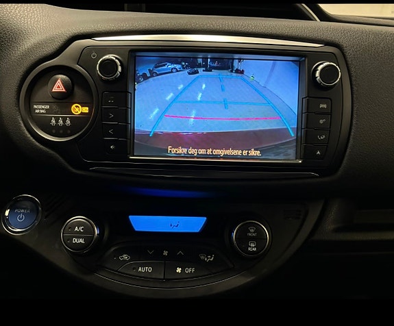 Toyota Yaris 11 of 17
