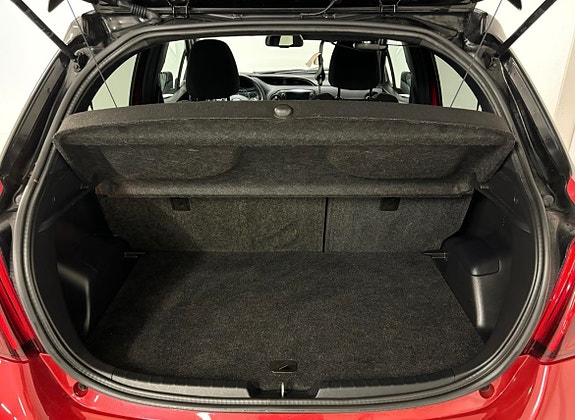 Toyota Yaris 9 of 17