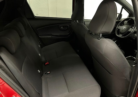 Toyota Yaris 8 of 17
