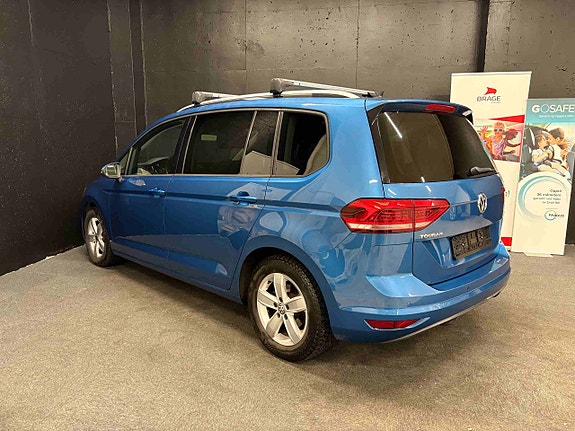 Volkswagen Touran 5 of 5