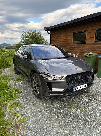 Jaguar I-PACE 3 of 5