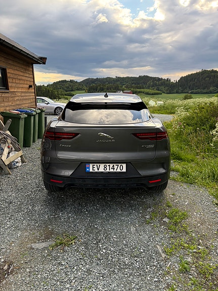 Jaguar I-PACE 4 of 5