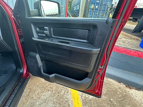 Dodge RAM 1500 28 of 30