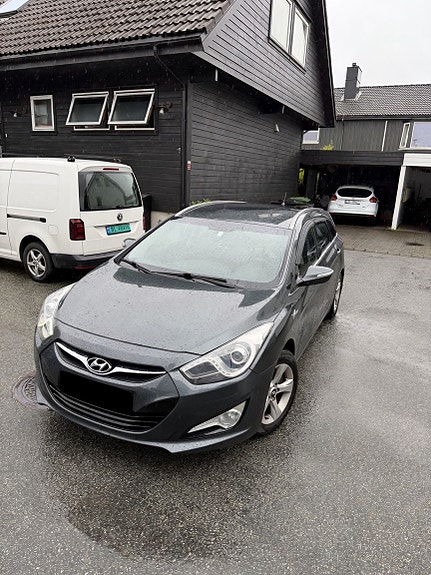 Hyundai i40 2 of 5