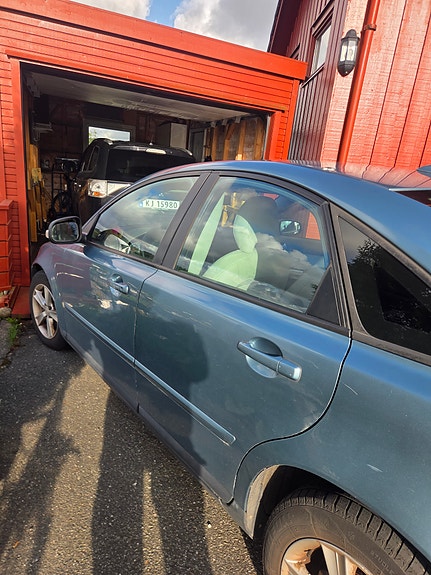 Volvo S40 2 of 5