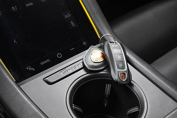 Porsche Taycan 4 15 of 30