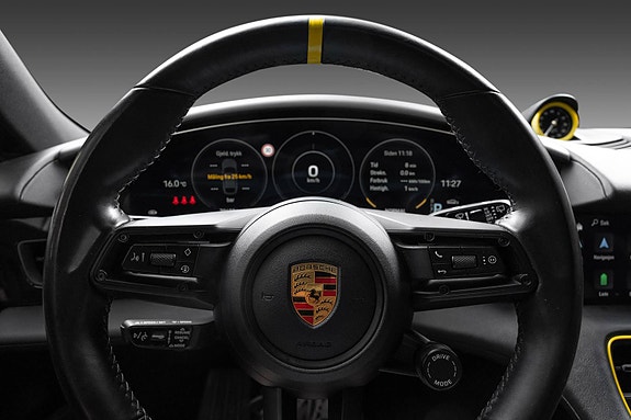 Porsche Taycan 4 26 of 30