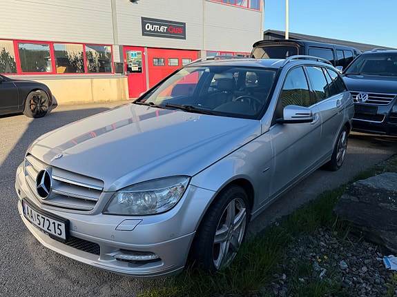 Mercedes-Benz C200 2 of 5