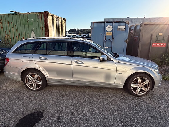 Mercedes-Benz C200 3 of 5