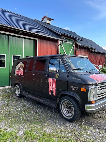Chevrolet Van 3 of 19